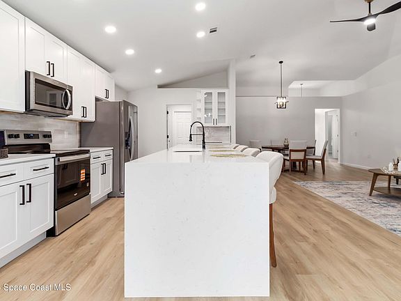 2nd image of 2161 Brookshire Cir