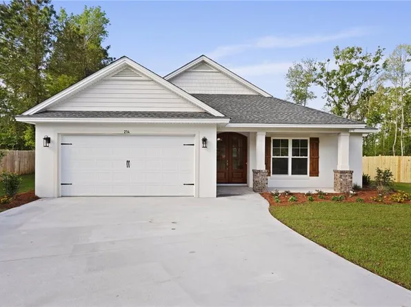 214 Country Walk Cir, Brunswick, GA 31525