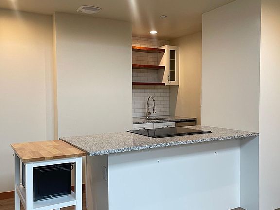 4th image of 610 Vineyard Ln Unit 203