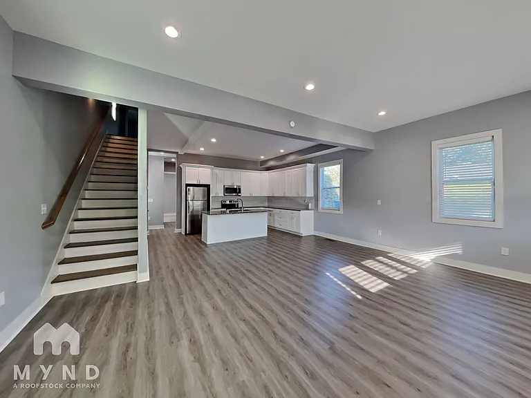 629 Windsor St SW — Photo 2
