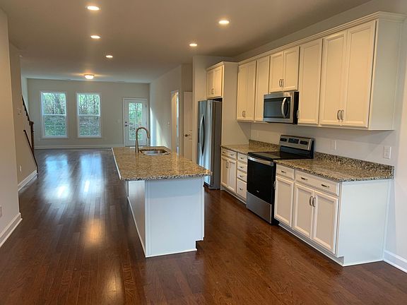3rd image of 285 Hamilton Ave