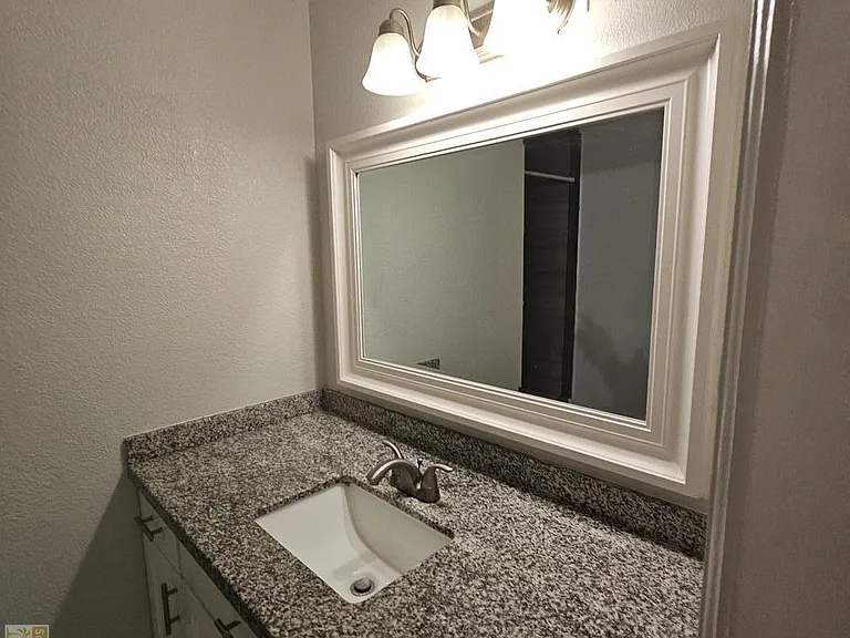 14 Laura Ln — Photo 18