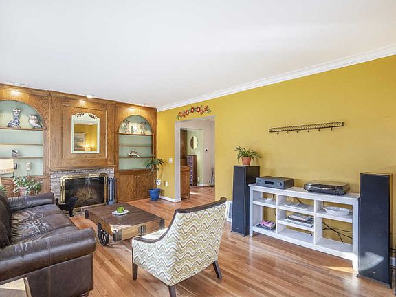 3rd image of 2555 Oakwood Dr SE
