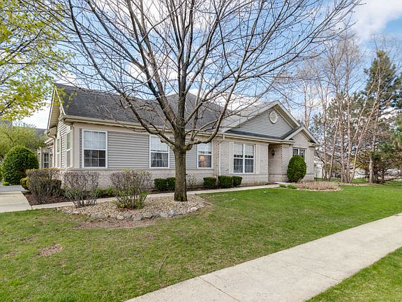 3rd image of 20865 W Chinaberry Ct