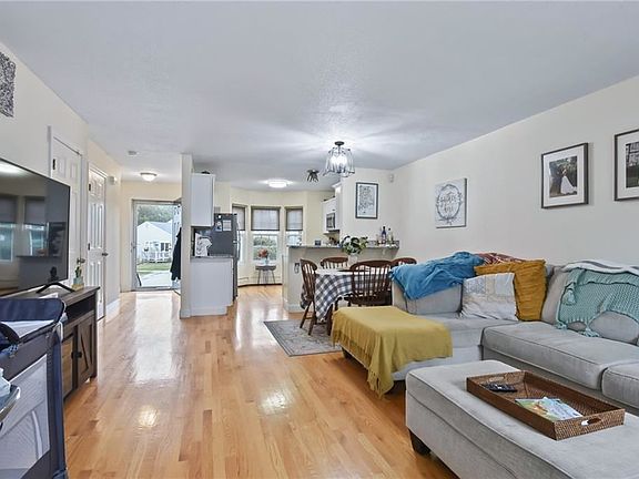 5th image of 565 Quaker Ln APT 106