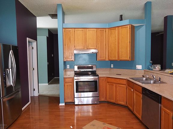 3rd image of 2015 Willesdon Dr E