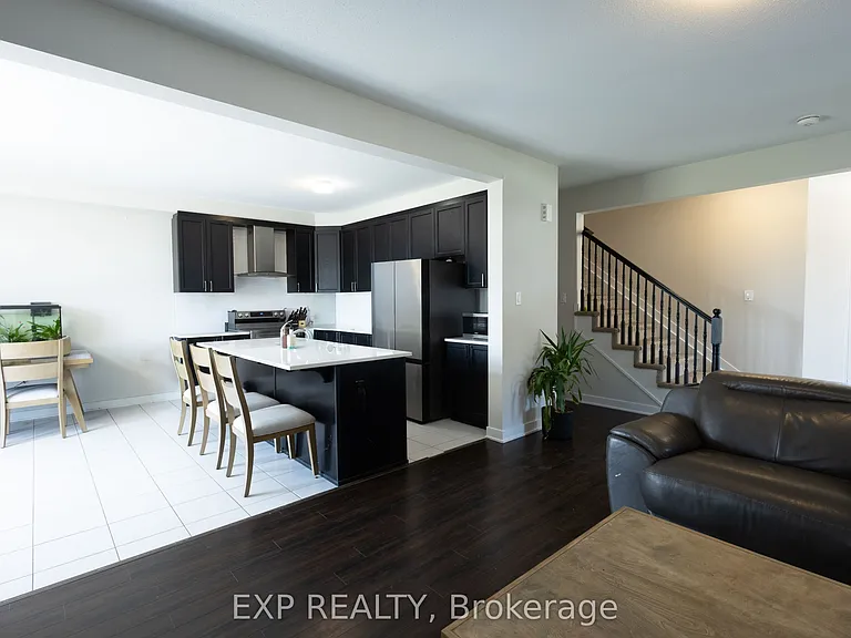 1038 Showman St — Photo 4