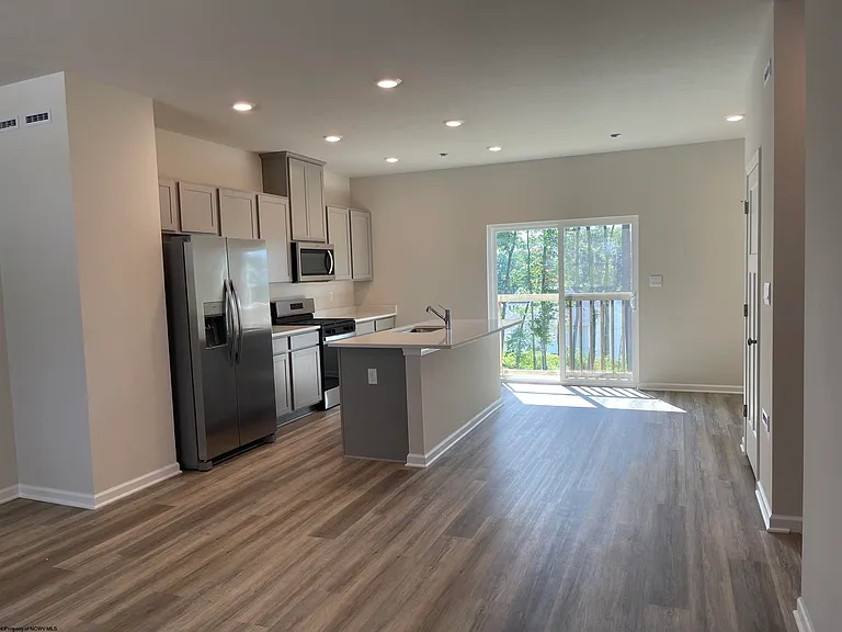 747 Hardman Dr — Photo 9