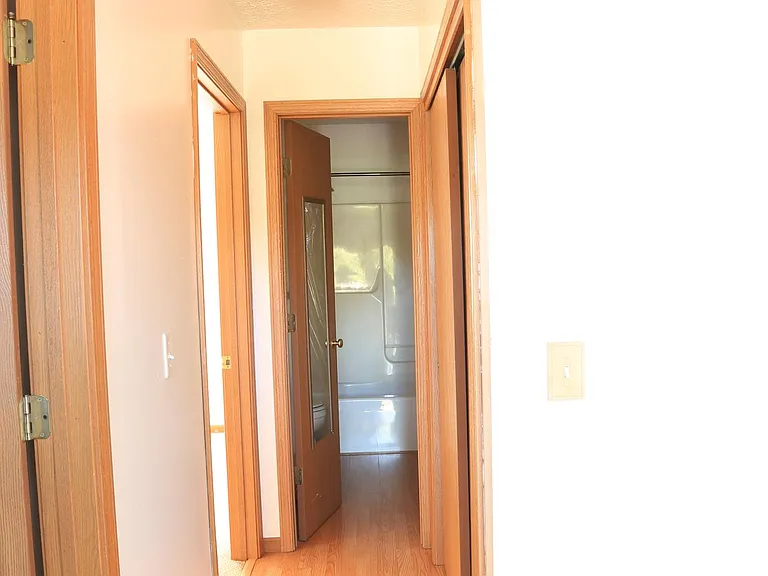 968 Northwestern Ave — Photo 6