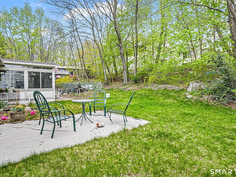 7 Newport Dr — Photo 29