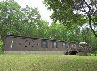 164 Maple Dr, Cresco, PA 18326