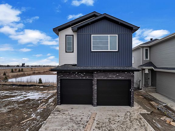 2nd image of 21 Axelwood Cres