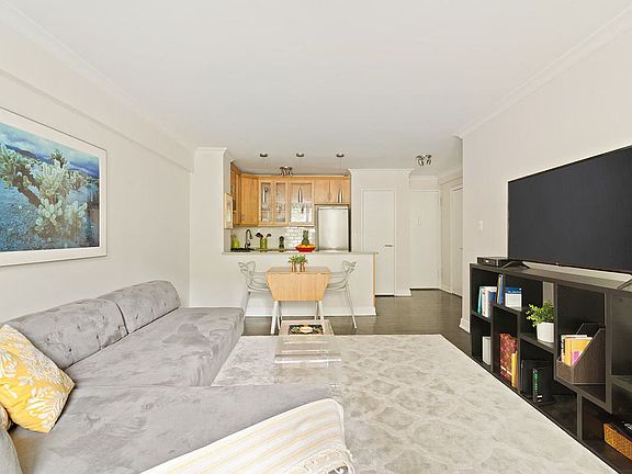 3rd image of 350 Bleecker St APT 1M