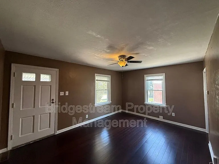 4040 Elliot Ave — Photo 2