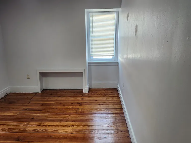 545-547 W Maple St #5 — Photo 18