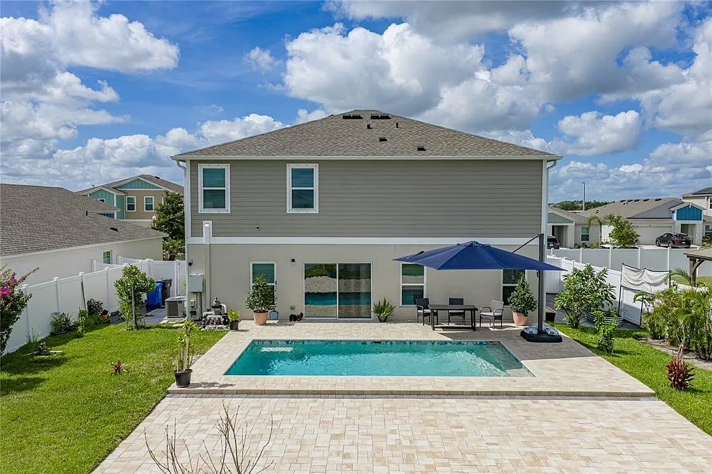 5 bed, 3.0 bath, 2937 sqft, $3,995 — Photo 3