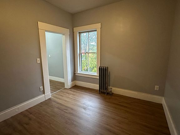 4th image of 50-52 Rowe Ct #75-4