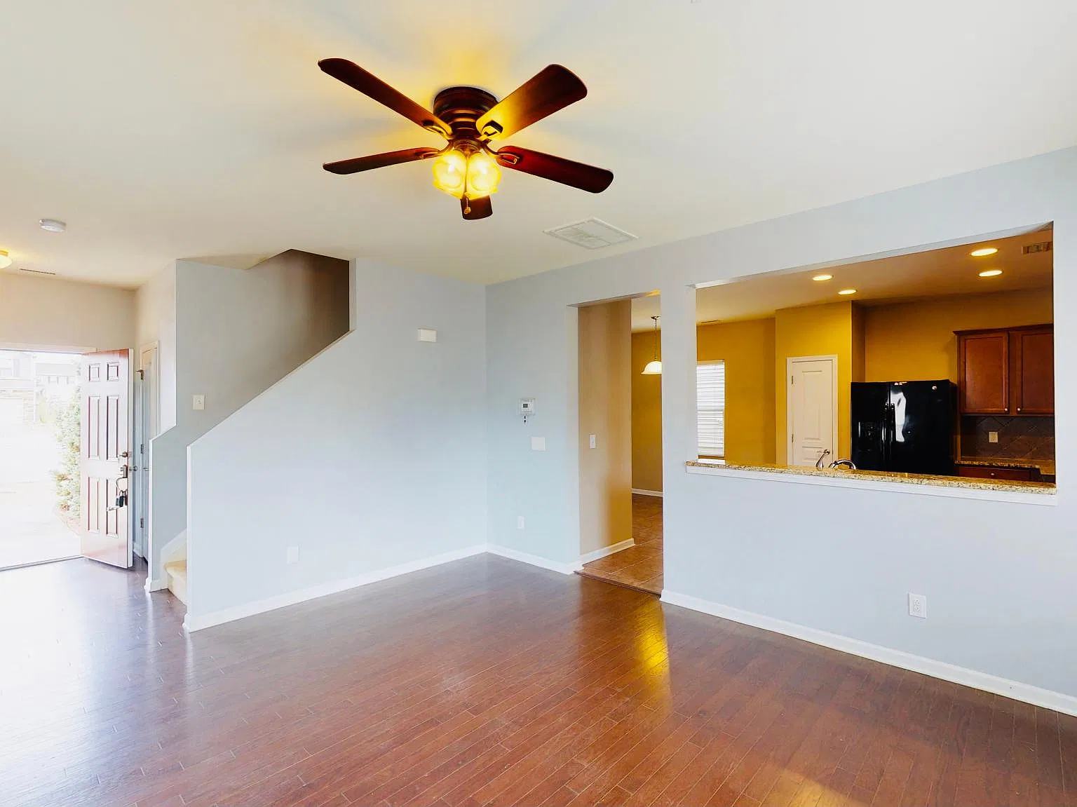 4 bed, 1699 sqft, $2,045 — Photo 2