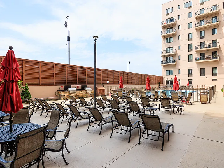 100 W Broadway #1H — Photo 17