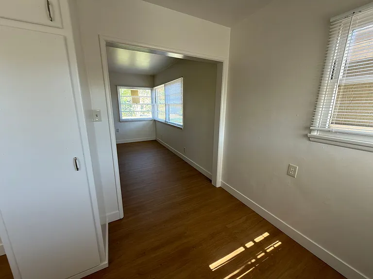 320-358 S Clark St — Photo 11