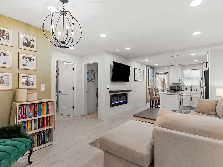 20 Virginia Dr — Photo 16