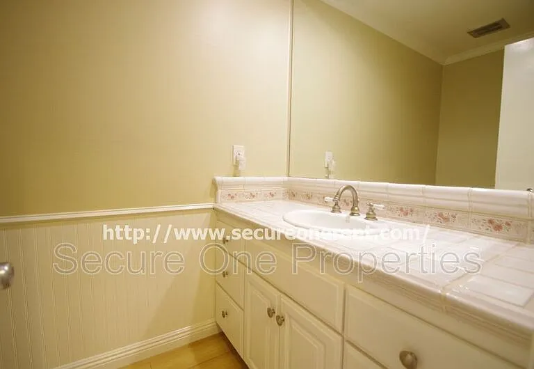 5827 Fairhaven Ave — Photo 17