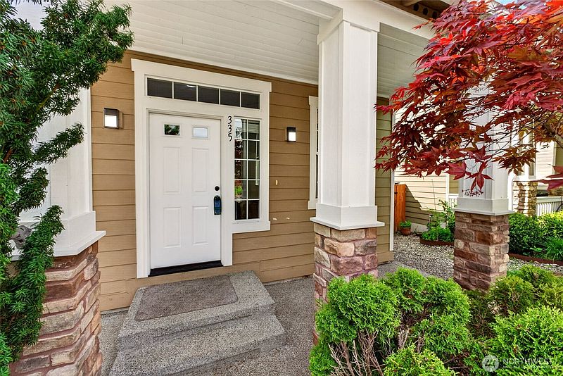 4th image of 335 NE GRAHAM Avenue