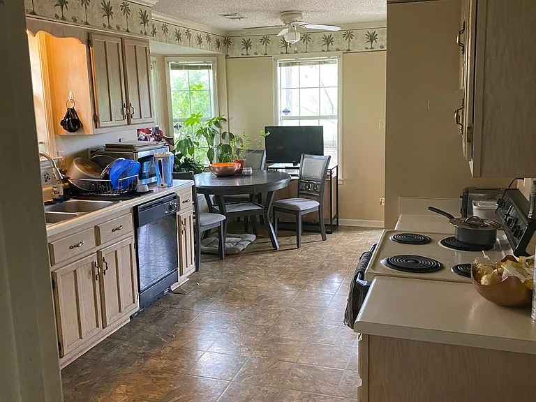 2247 Angel Crest Cir — Photo 13