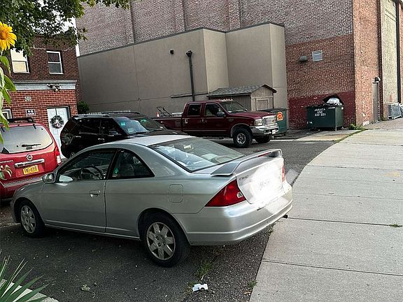 5th image of 327 Winthrop St