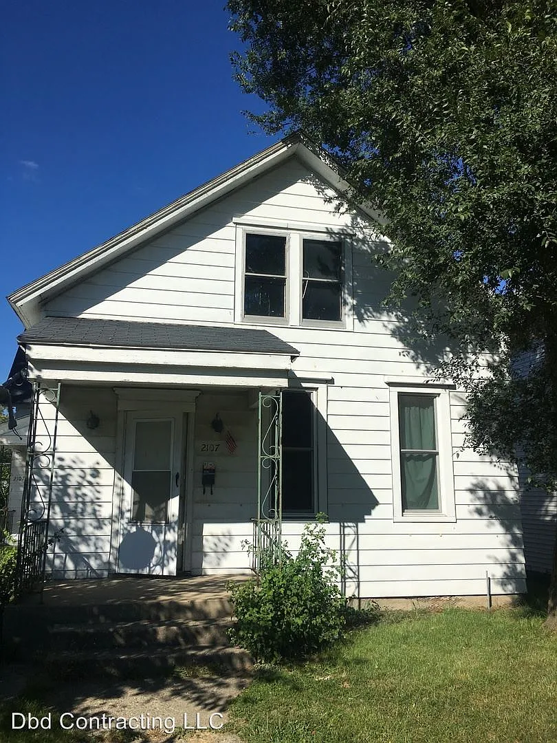 2107 Maumee Ave photo 1