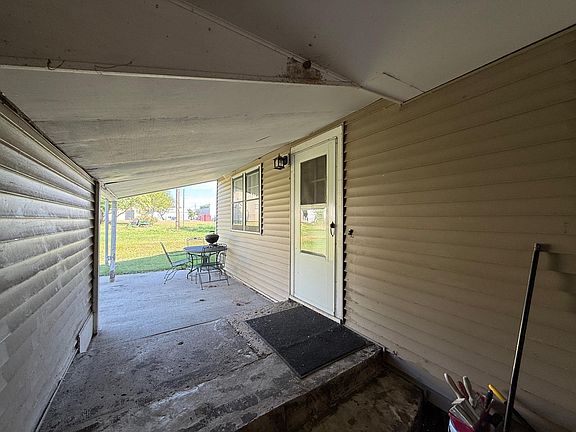 5th image of 228 S Haven St