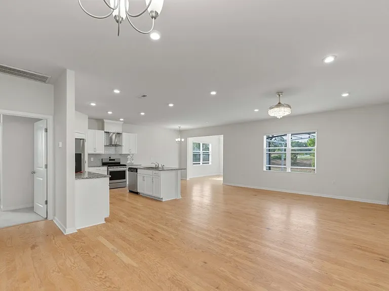 2132 Water Marsh Trl — Photo 3