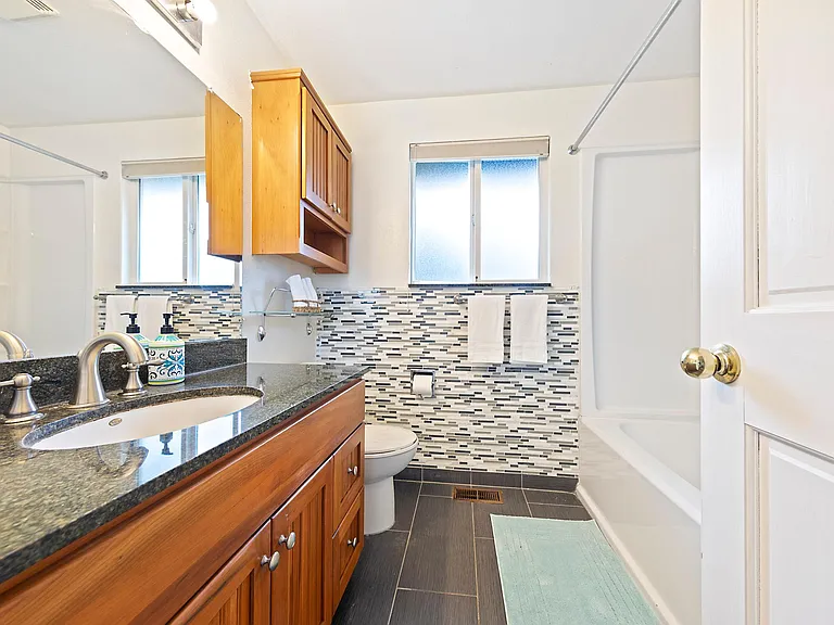 14717 SE 15th Pl — Photo 14