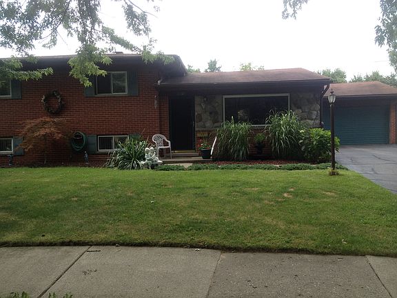 3rd image of 32607 Winona St