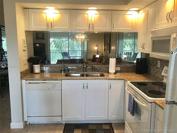 3rd image of 230 Newport Dr APT 611