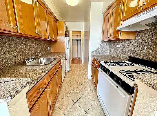3rd image of 16201 Highland Ave #5R