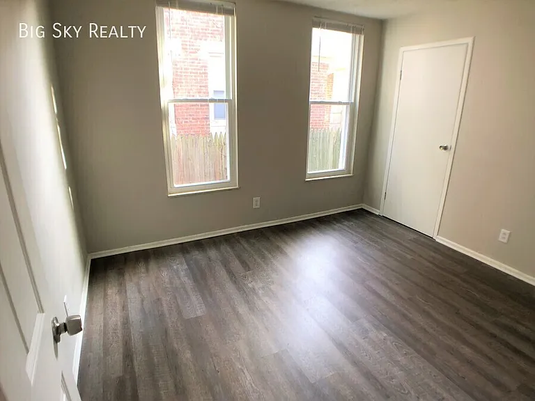 881 Oak St — Photo 13