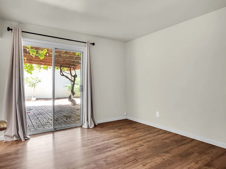 709 Arnold St — Photo 12