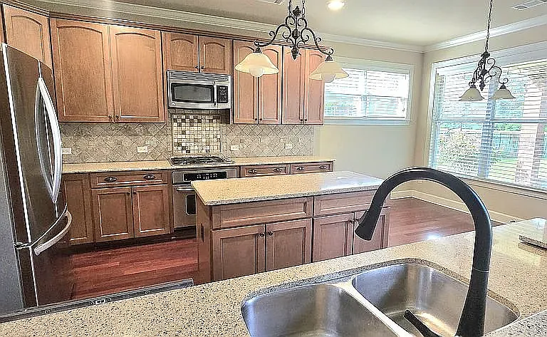 4 bed, 3.5 bath, 2728 sqft, $2,950 — Photo 3