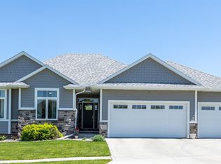 6571 Palm Valley Dr, Sioux City, IA 51106