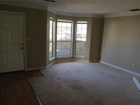 4th image of 1090 Huntington Trce SE