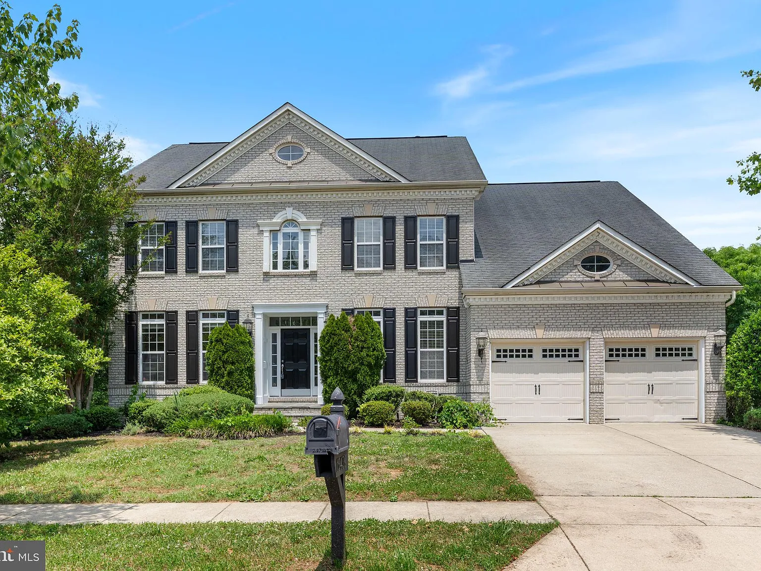 4 bed, 4.0 bath, 3538 sqft, $5,000 — Photo 2