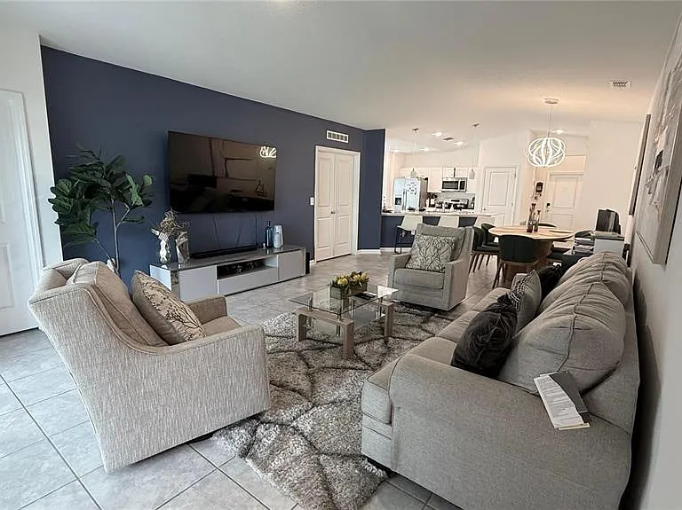 225 Lawson Ave — Photo 5