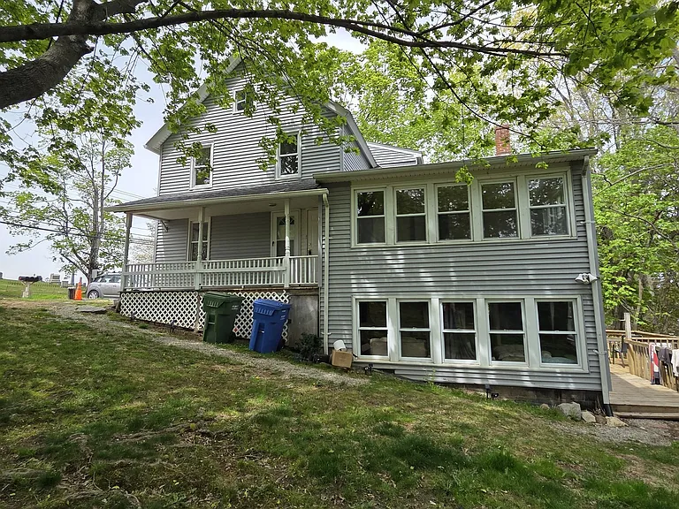 22 Lakeview St #B — Photo 1