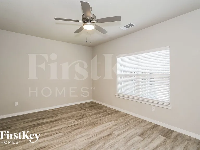 615 Sophia Way — Photo 9