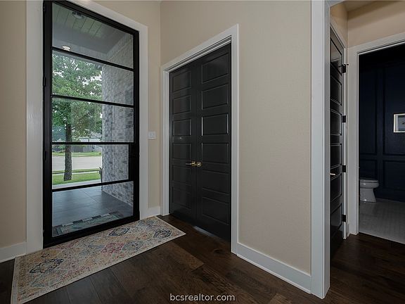 5th image of 2030 Pebble Bend Dr