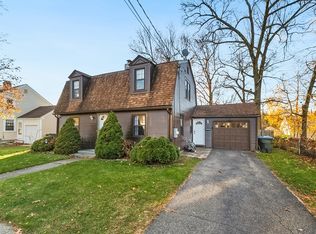 74 Oregon St, Springfield, MA 01118