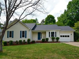 11 Westminster Dr, Asheville, NC 28804