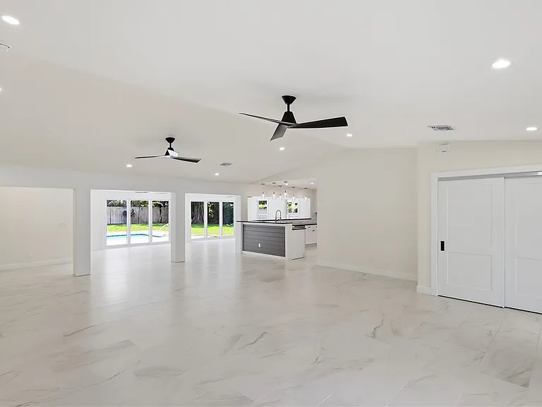 726 Live Oak Ln — Photo 15