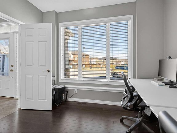 4th image of 333 Viewpointe Ter